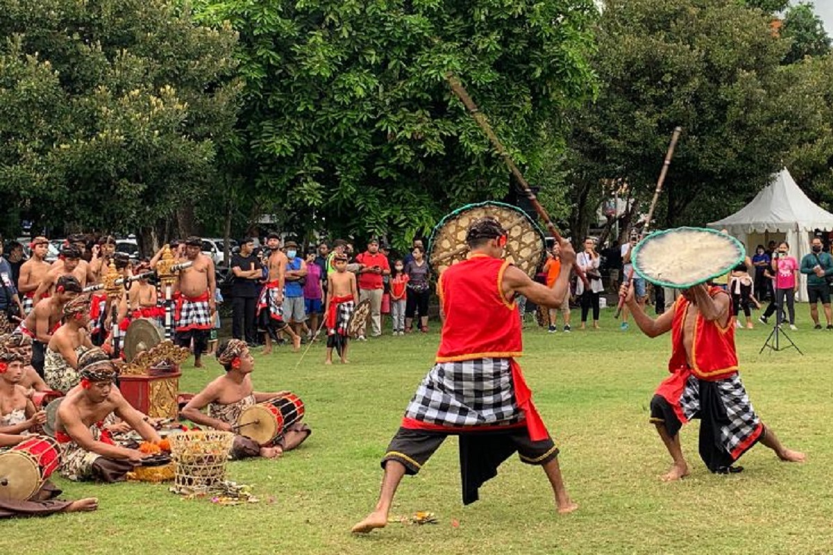 Gebug Ende rain summoning ritual Karangasem Bali