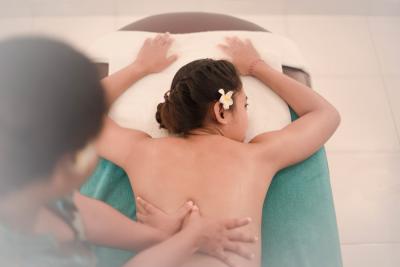 DSC 1460-Spa-Back-Massage